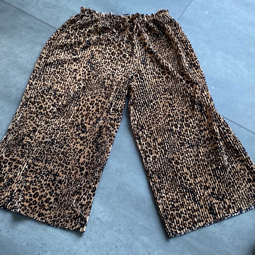 Art class wide leg size medium